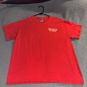 Gildan graphic t-shirt, size large, red